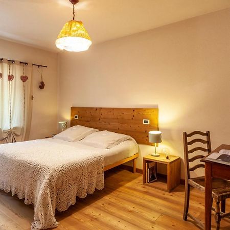 Maison Le Champ B&B Questa Casa Non E Un Albergo 라살 외부 사진