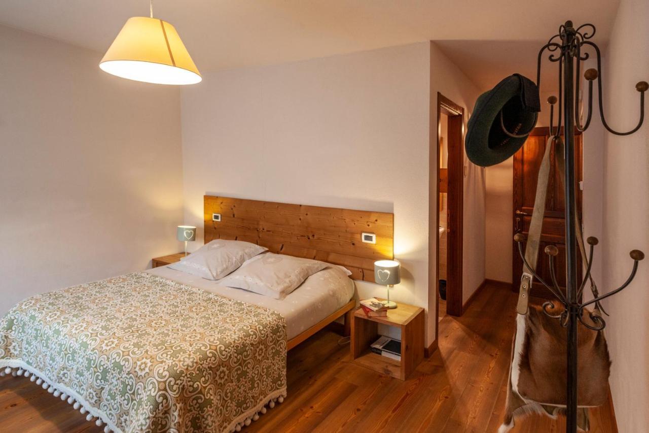 Maison Le Champ B&B Questa Casa Non E Un Albergo 라살 외부 사진