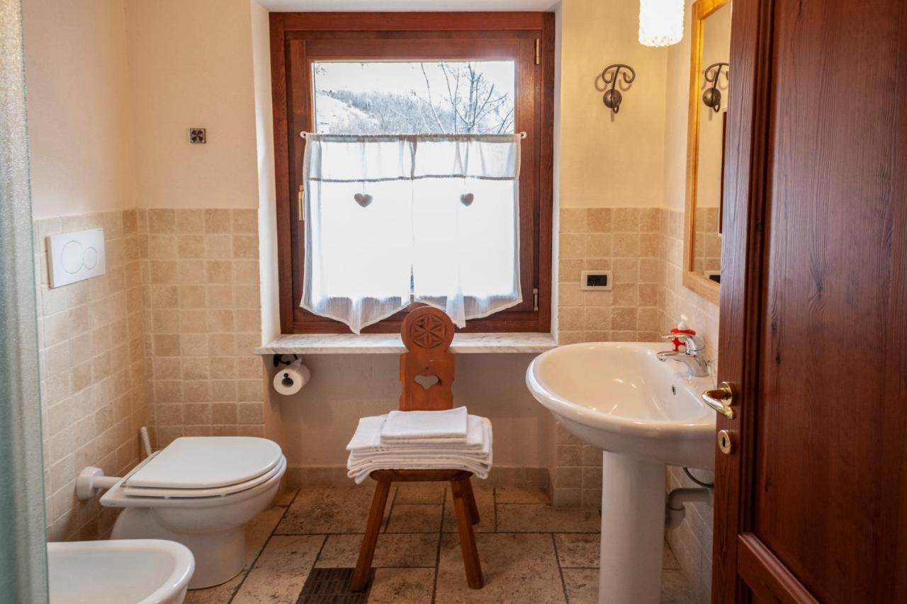 Maison Le Champ B&B Questa Casa Non E Un Albergo 라살 외부 사진