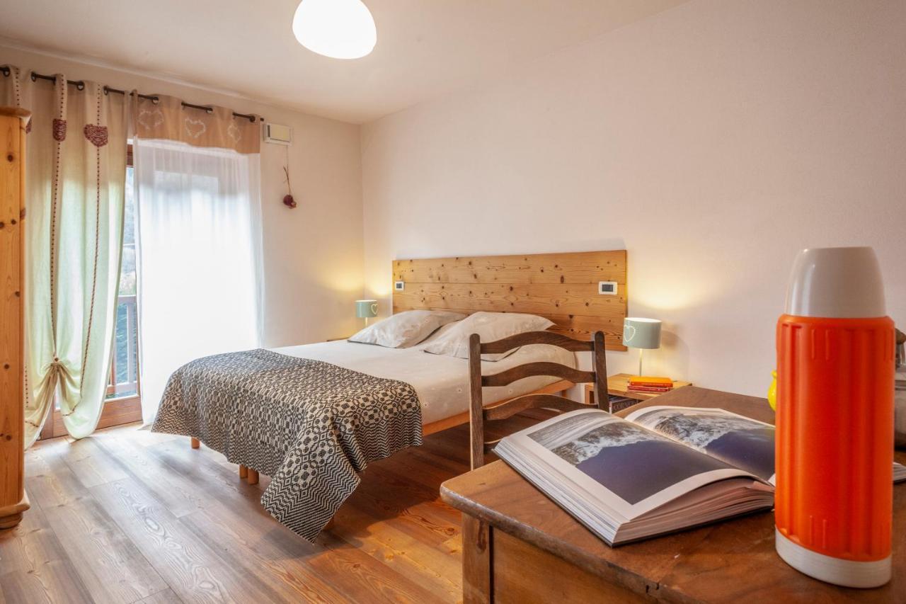 Maison Le Champ B&B Questa Casa Non E Un Albergo 라살 외부 사진