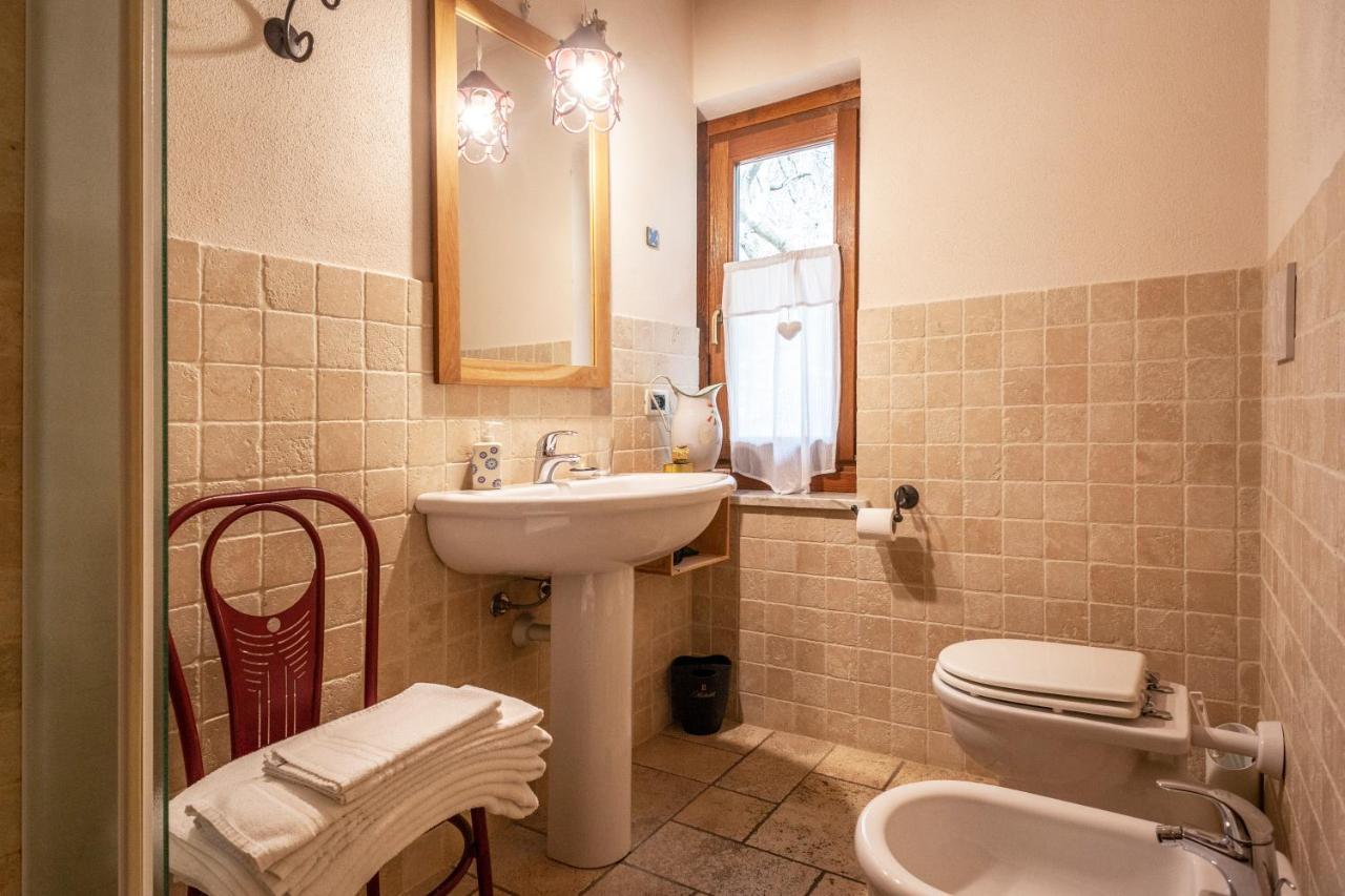 Maison Le Champ B&B Questa Casa Non E Un Albergo 라살 외부 사진