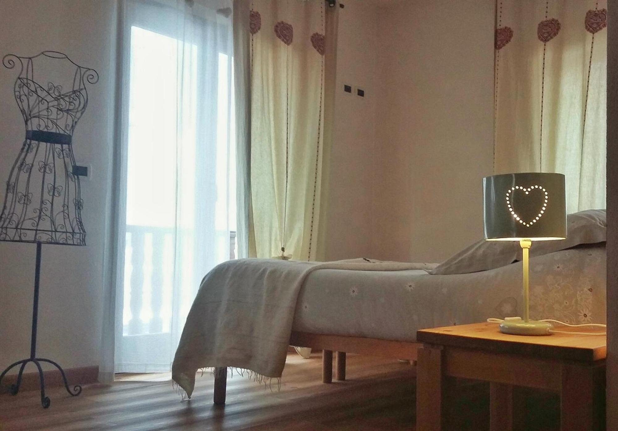 Maison Le Champ B&B Questa Casa Non E Un Albergo 라살 외부 사진